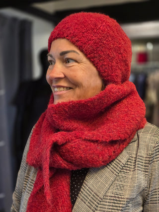 MAUI strikket tørklæde i rød