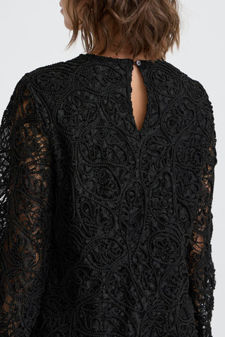 SIRA bluse med smuk blonde