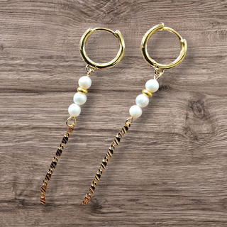 FRIIHOF+SIIG Lille creoler med hvid perlehæng